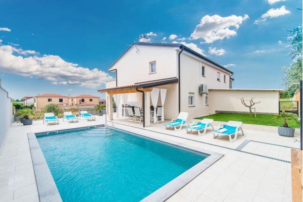 Villa Silver Novigrad With Private Pool エクステリア 写真
