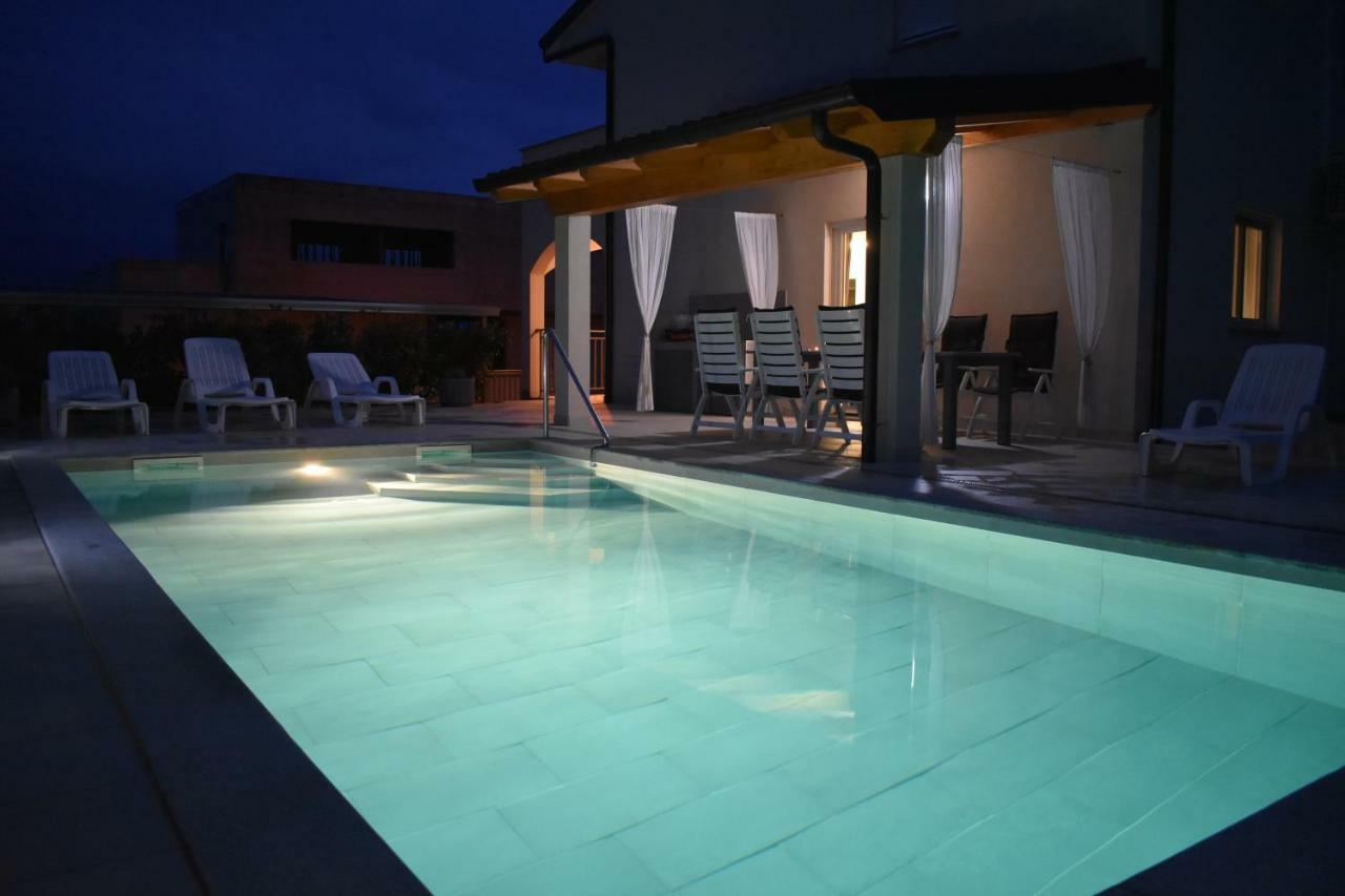 Villa Silver Novigrad With Private Pool エクステリア 写真